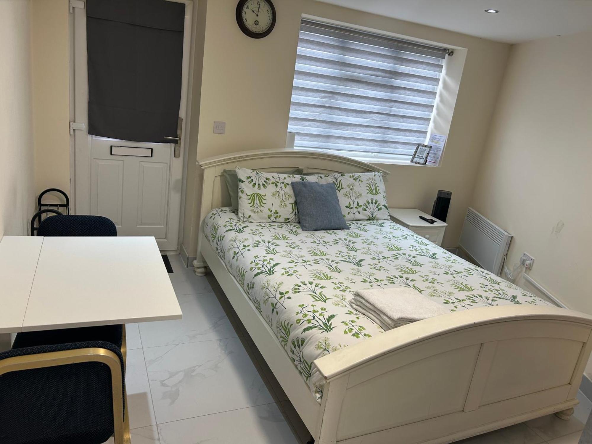 Cozy Studio Near To Tube Station Redbridge Exterior foto