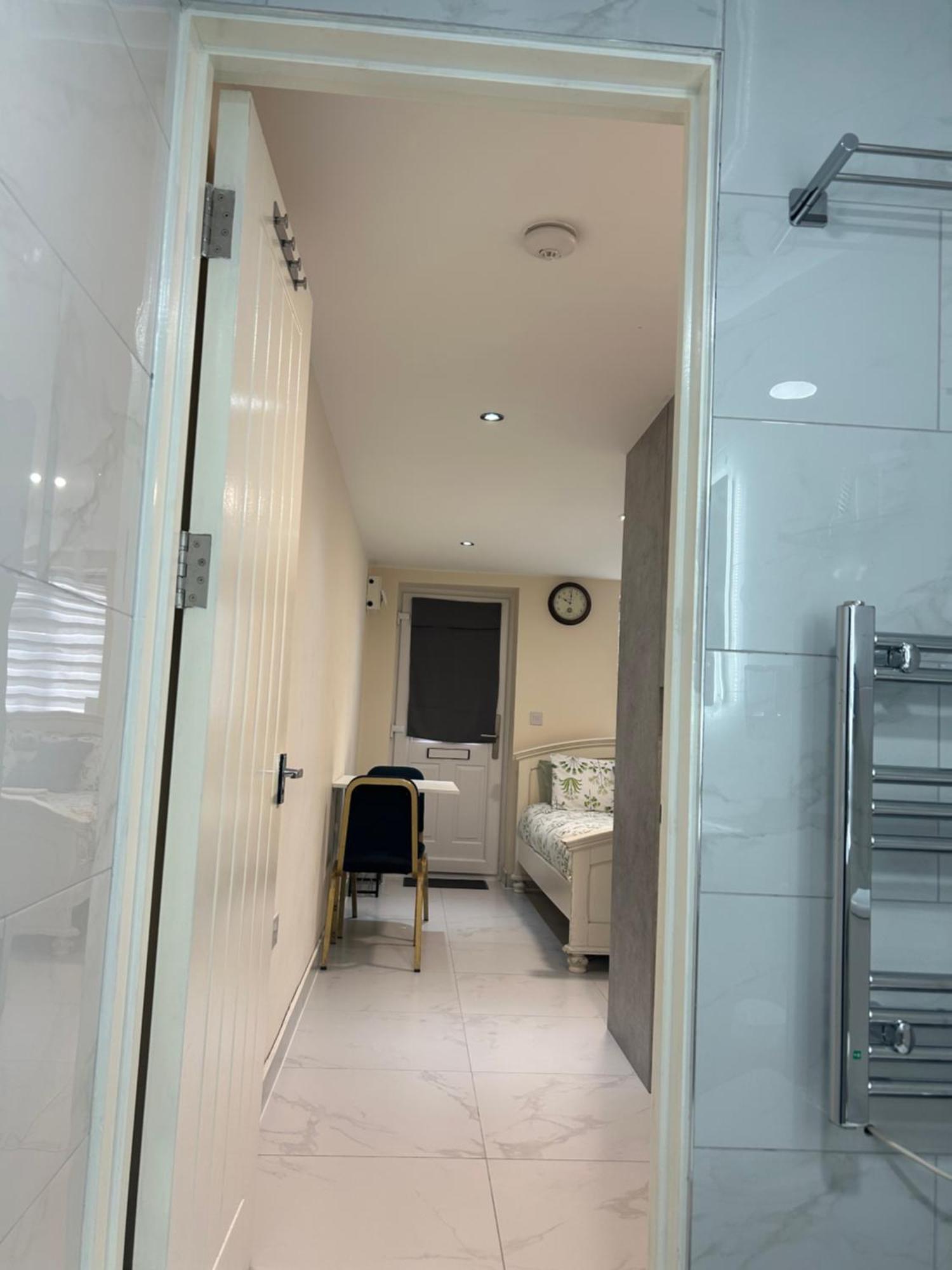 Cozy Studio Near Train Station Redbridge Exterior foto