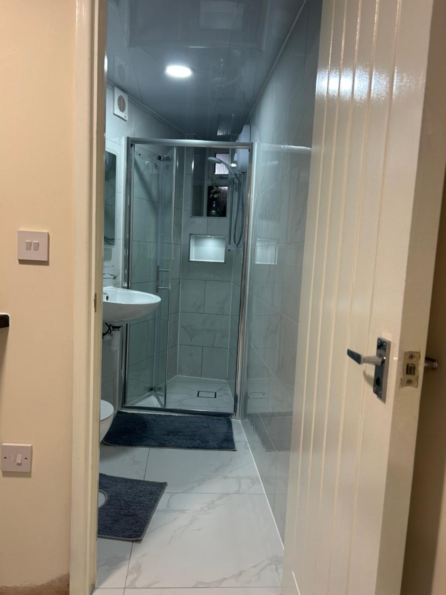 Cozy Studio Near Train Station Redbridge Exterior foto